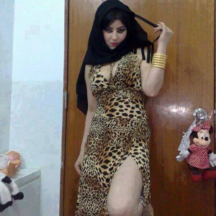 morocha arabe,vestido de tigresa